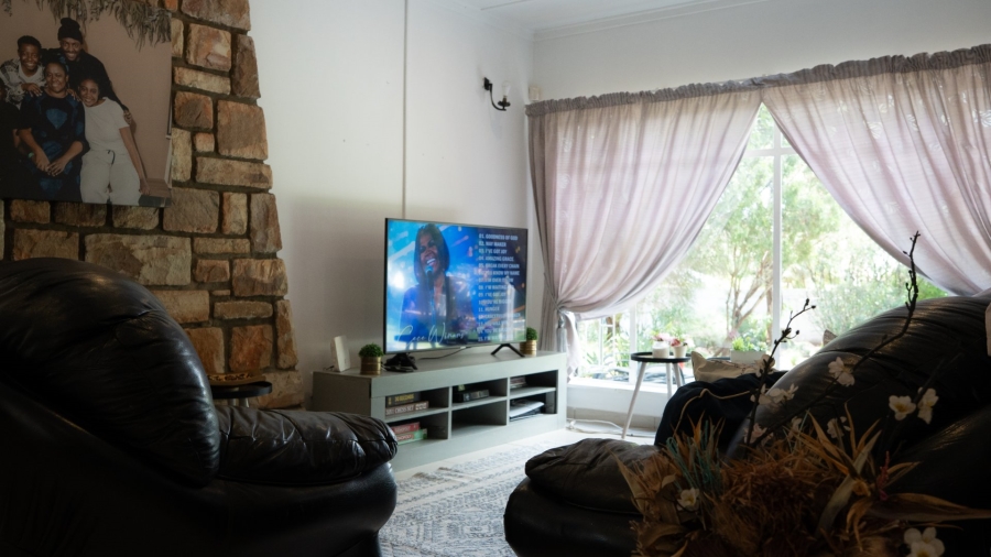  Bedroom Property for Sale in Flamwood North West